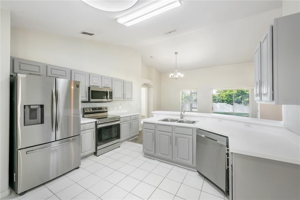For Sale: $355,000 (3 beds, 2 baths, 1519 Square Feet)