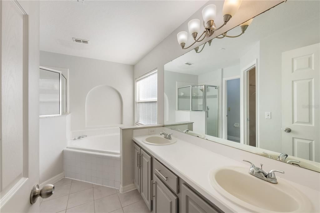 For Sale: $355,000 (3 beds, 2 baths, 1519 Square Feet)