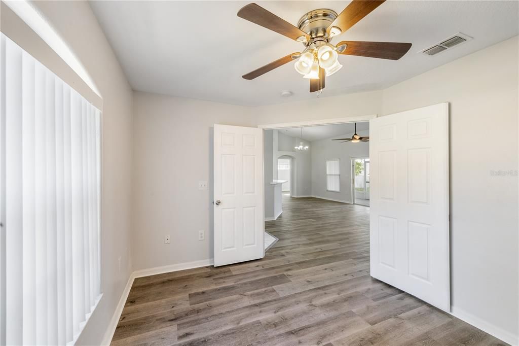 For Sale: $355,000 (3 beds, 2 baths, 1519 Square Feet)