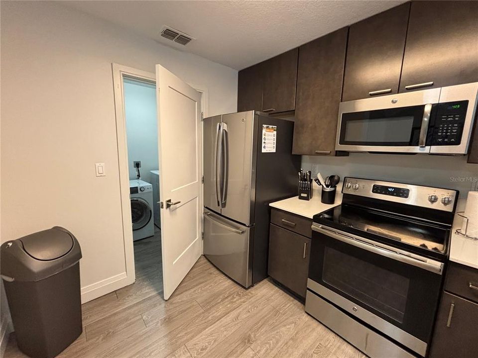 For Sale: $205,000 (2 beds, 2 baths, 1375 Square Feet)
