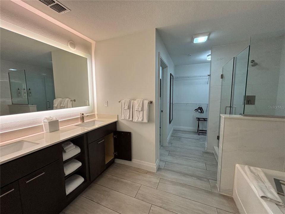 For Sale: $205,000 (2 beds, 2 baths, 1375 Square Feet)