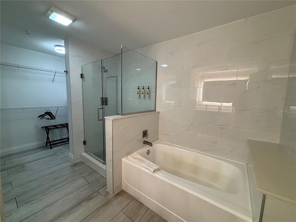 For Sale: $205,000 (2 beds, 2 baths, 1375 Square Feet)