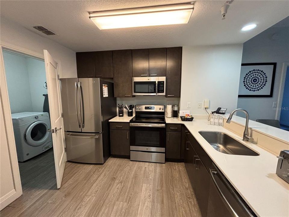 For Sale: $205,000 (2 beds, 2 baths, 1375 Square Feet)