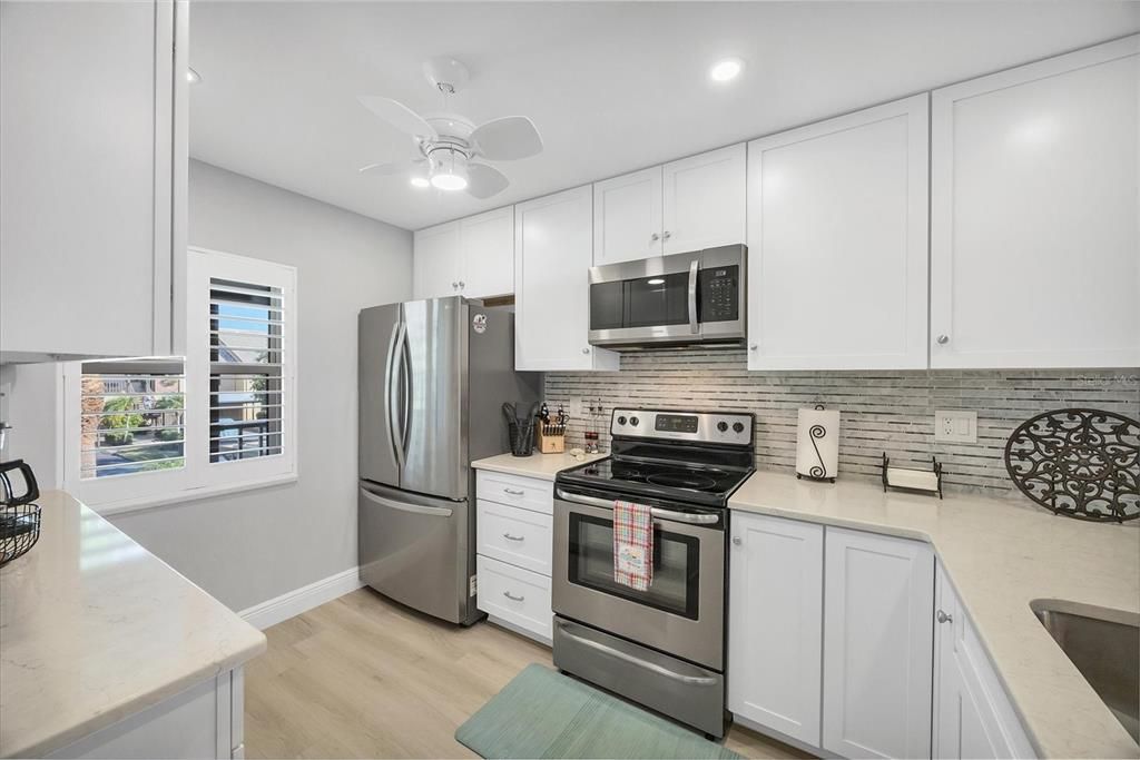 For Sale: $275,000 (2 beds, 2 baths, 1155 Square Feet)