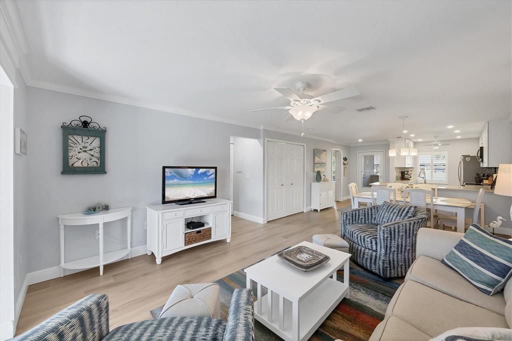 For Sale: $275,000 (2 beds, 2 baths, 1155 Square Feet)