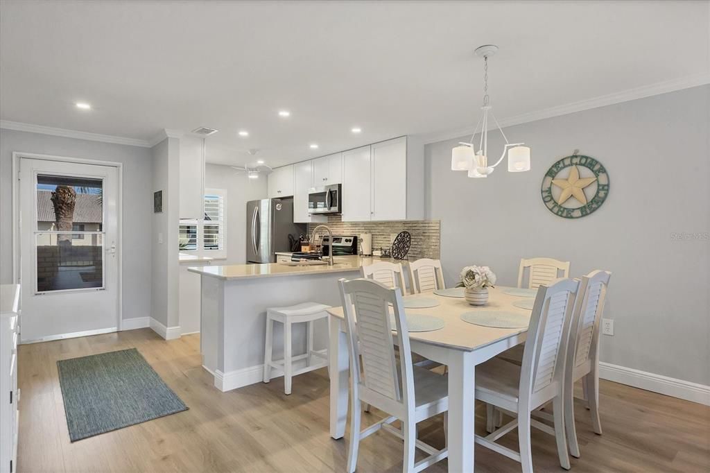 For Sale: $275,000 (2 beds, 2 baths, 1155 Square Feet)