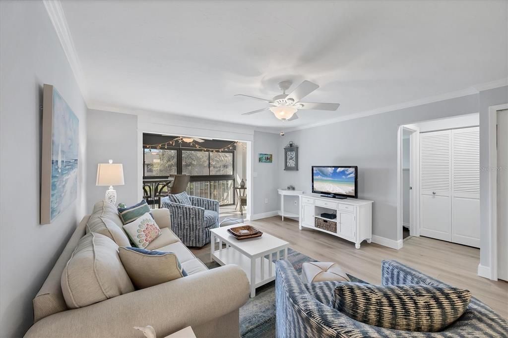 For Sale: $275,000 (2 beds, 2 baths, 1155 Square Feet)