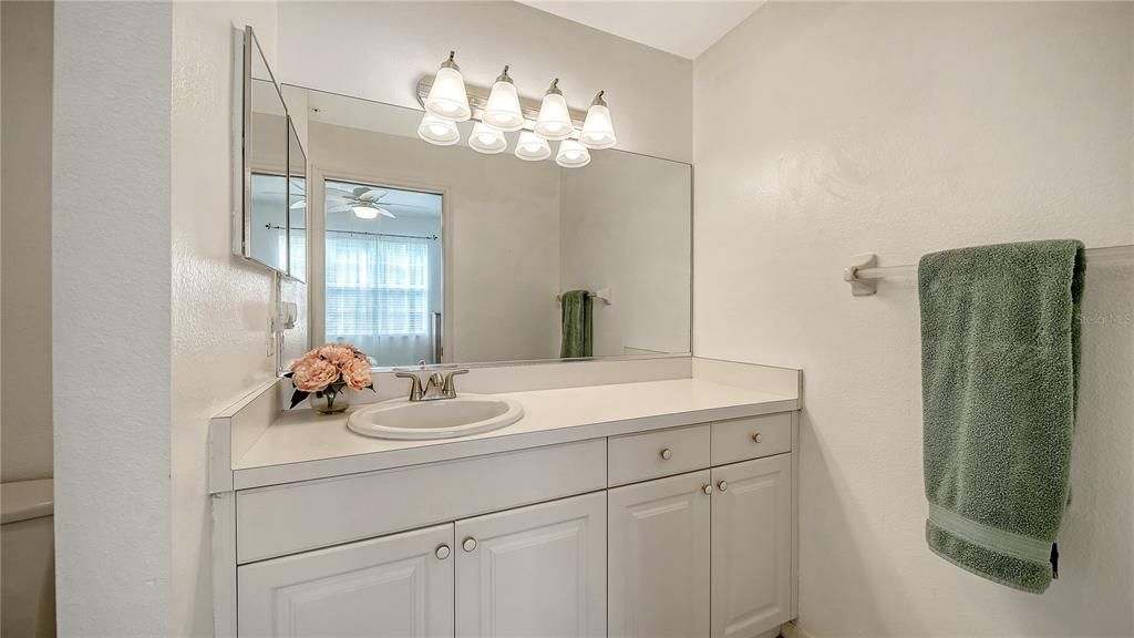 待售: $289,000 (2 贝兹, 2 浴室, 1068 平方英尺)