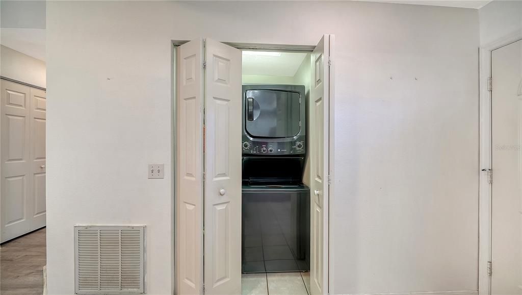 待售: $289,000 (2 贝兹, 2 浴室, 1068 平方英尺)