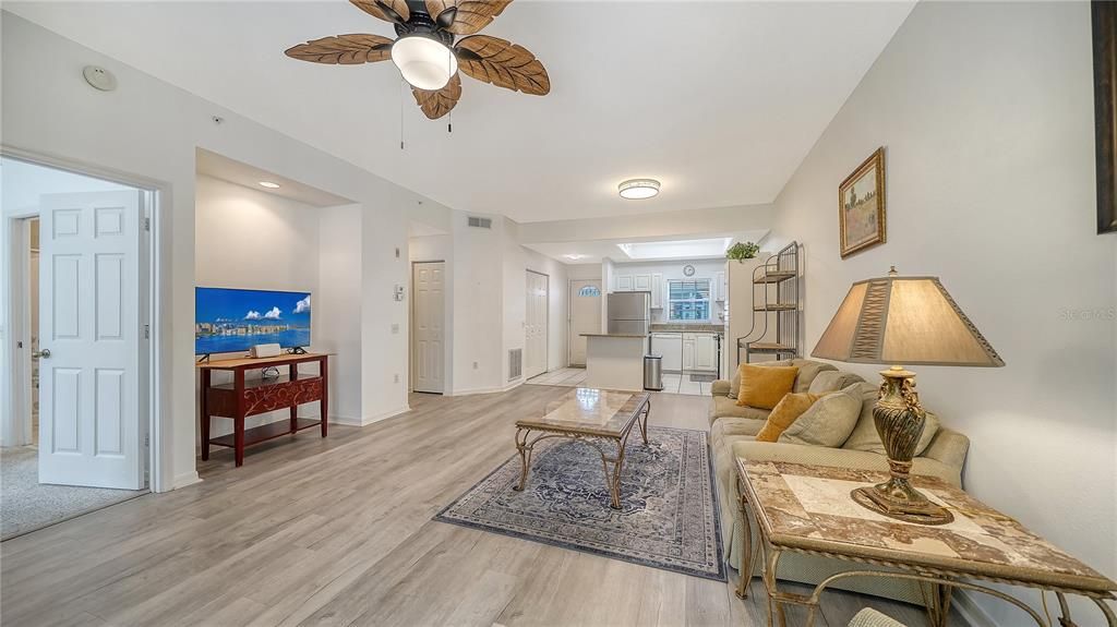 待售: $289,000 (2 贝兹, 2 浴室, 1068 平方英尺)