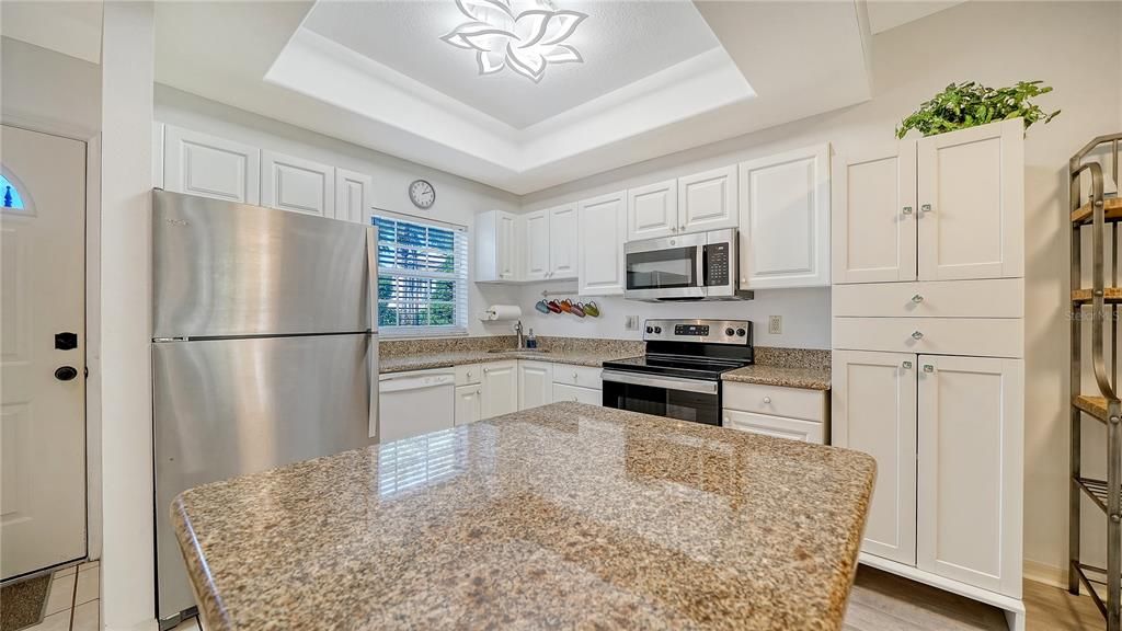 待售: $289,000 (2 贝兹, 2 浴室, 1068 平方英尺)