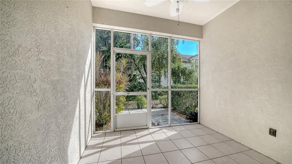 待售: $289,000 (2 贝兹, 2 浴室, 1068 平方英尺)