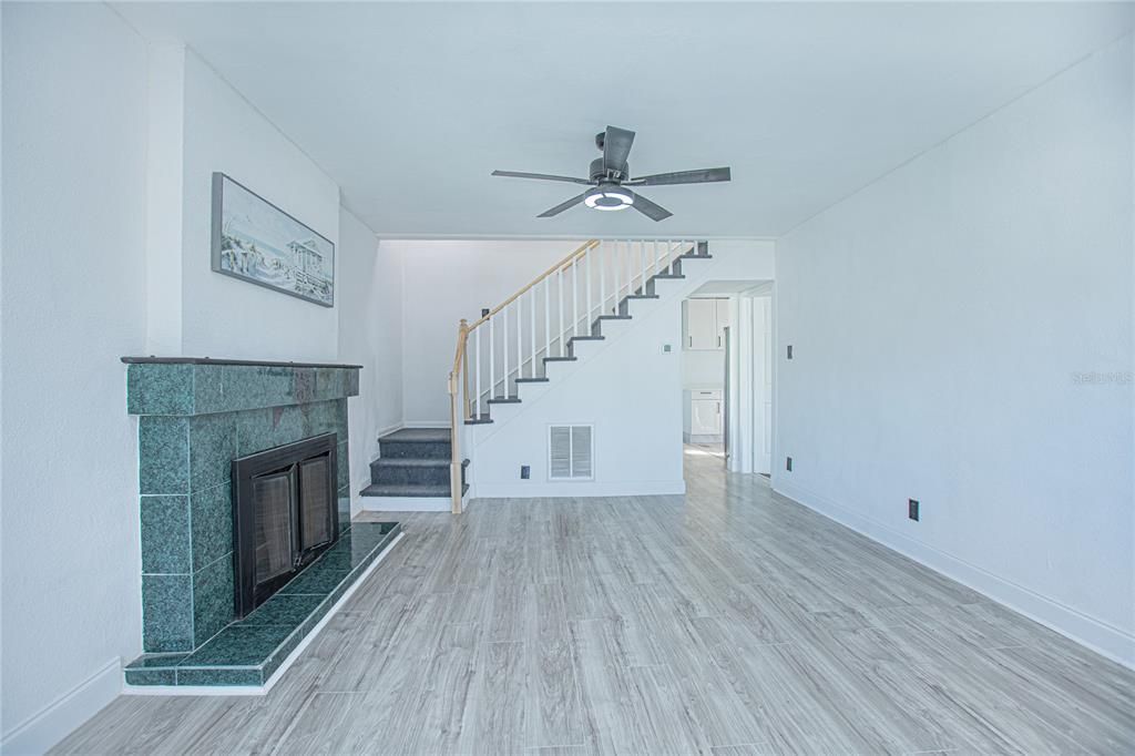 На продажу: $439,000 (5 спален, 3 ванн, 1752 Квадратных фут)