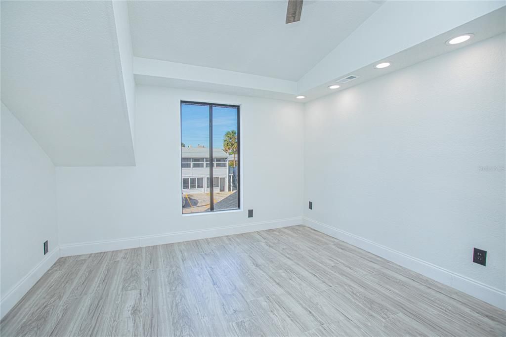 На продажу: $439,000 (5 спален, 3 ванн, 1752 Квадратных фут)