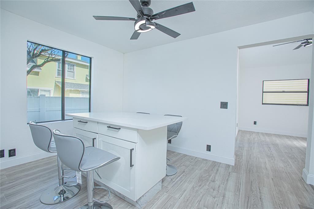 На продажу: $439,000 (5 спален, 3 ванн, 1752 Квадратных фут)