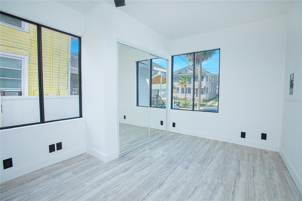 На продажу: $439,000 (5 спален, 3 ванн, 1752 Квадратных фут)