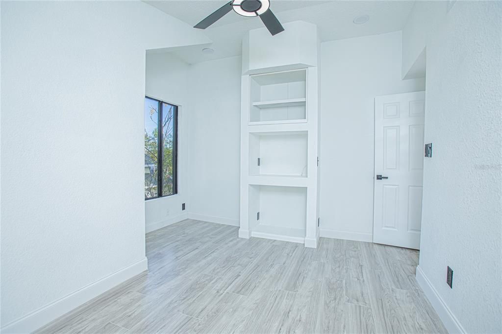 На продажу: $439,000 (5 спален, 3 ванн, 1752 Квадратных фут)