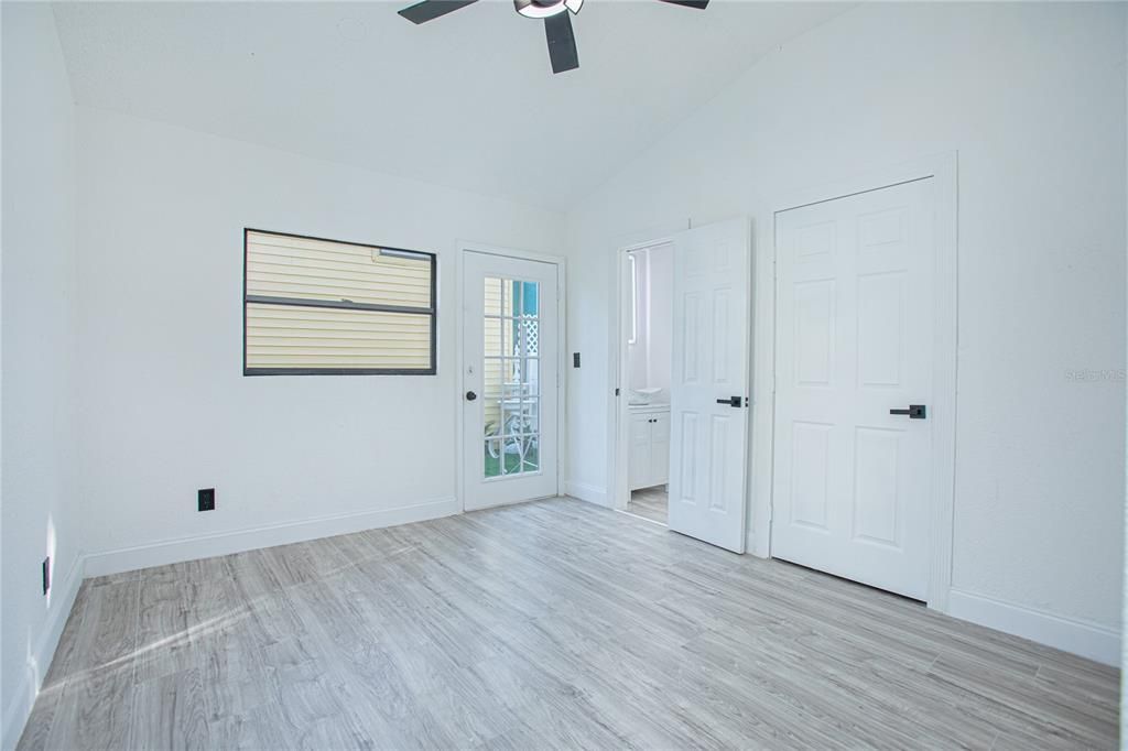 На продажу: $439,000 (5 спален, 3 ванн, 1752 Квадратных фут)