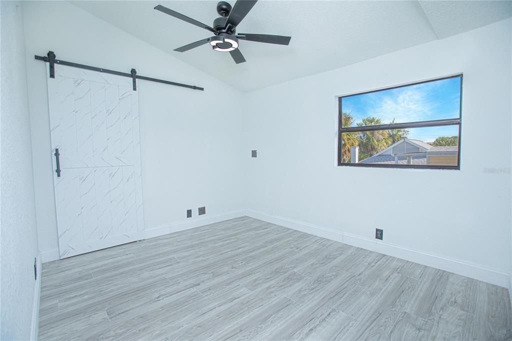 На продажу: $439,000 (5 спален, 3 ванн, 1752 Квадратных фут)