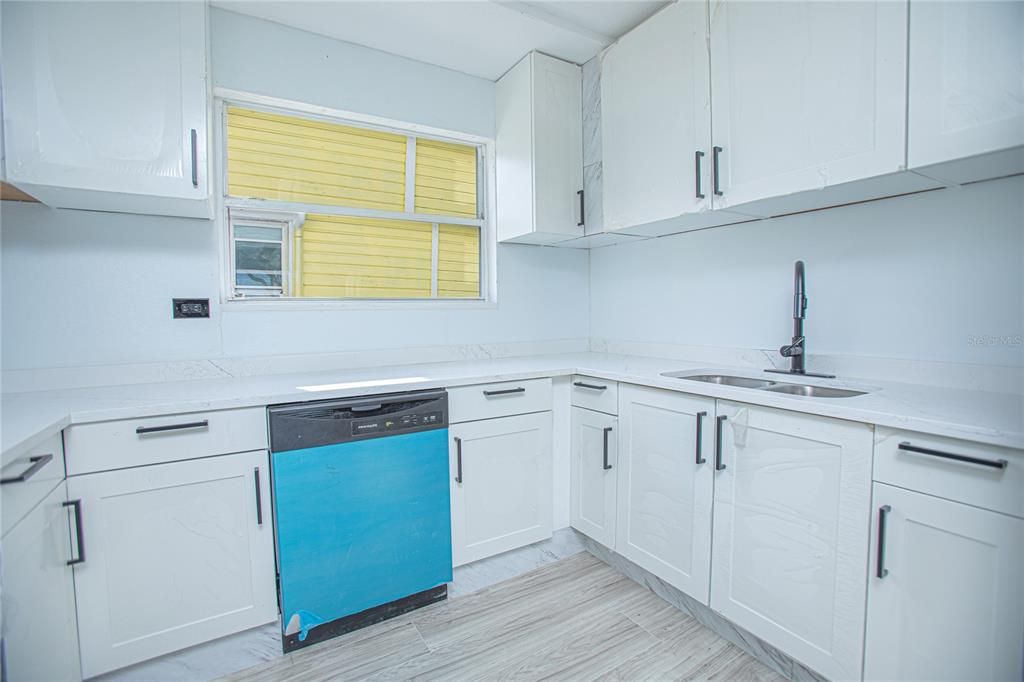 На продажу: $439,000 (5 спален, 3 ванн, 1752 Квадратных фут)