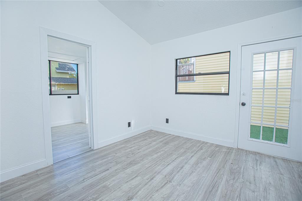 На продажу: $439,000 (5 спален, 3 ванн, 1752 Квадратных фут)