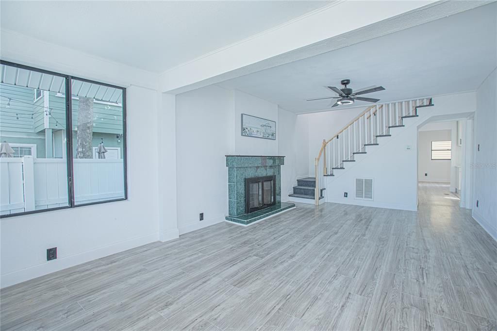 На продажу: $439,000 (5 спален, 3 ванн, 1752 Квадратных фут)