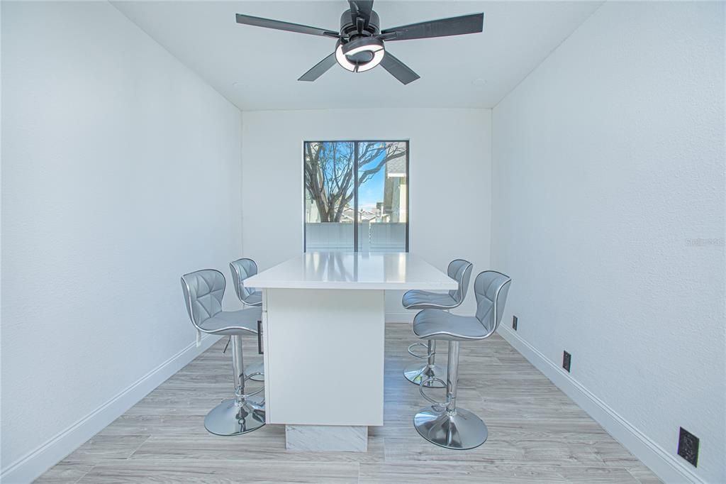 На продажу: $439,000 (5 спален, 3 ванн, 1752 Квадратных фут)