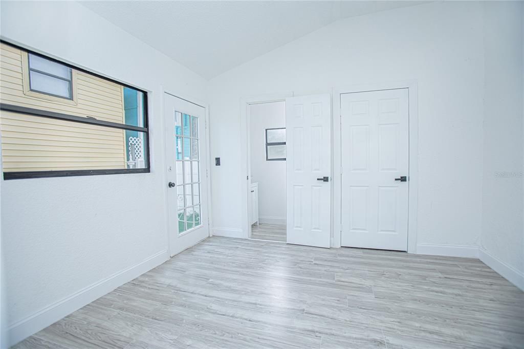 На продажу: $439,000 (5 спален, 3 ванн, 1752 Квадратных фут)