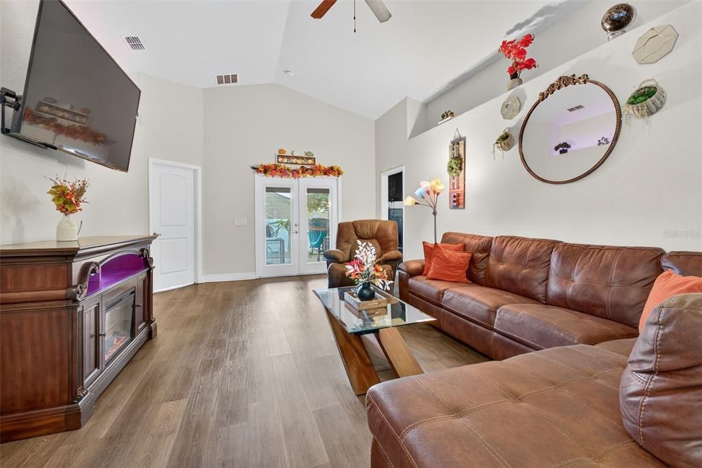 待售: $350,250 (4 贝兹, 3 浴室, 2257 平方英尺)