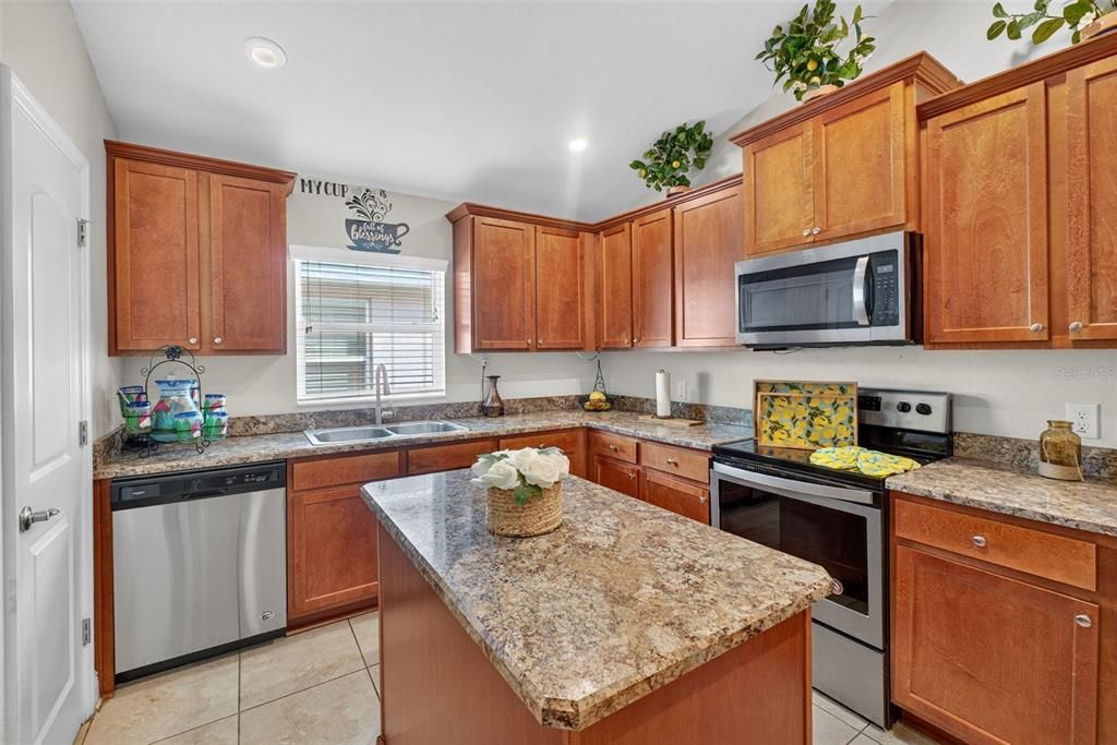 待售: $350,250 (4 贝兹, 3 浴室, 2257 平方英尺)