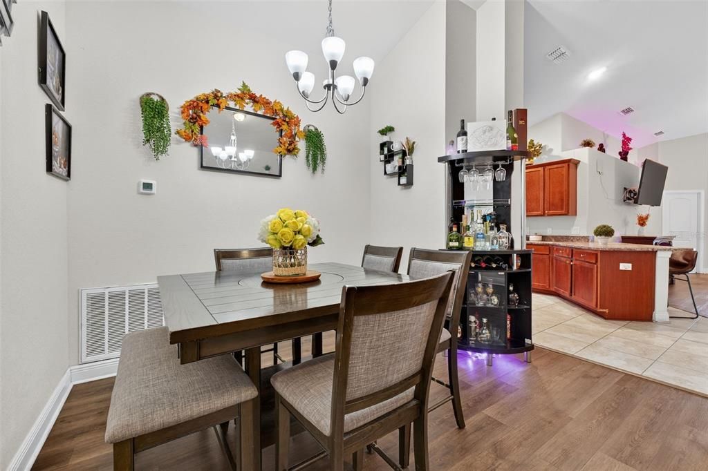 待售: $350,250 (4 贝兹, 3 浴室, 2257 平方英尺)