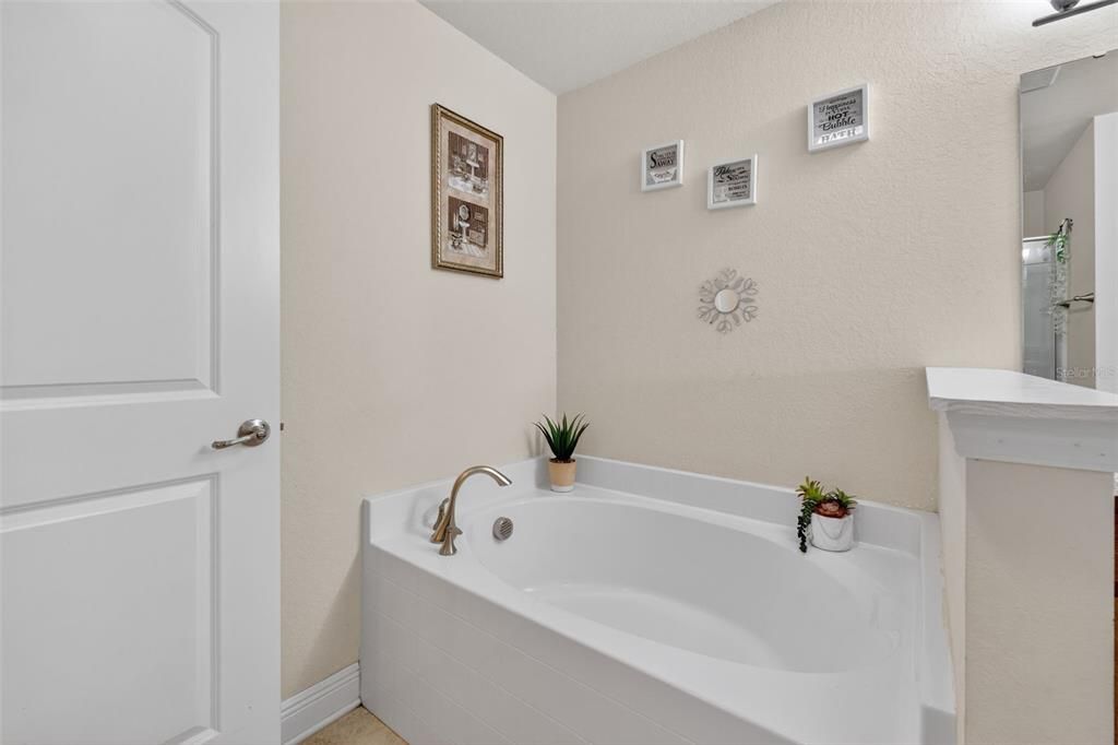 待售: $350,250 (4 贝兹, 3 浴室, 2257 平方英尺)