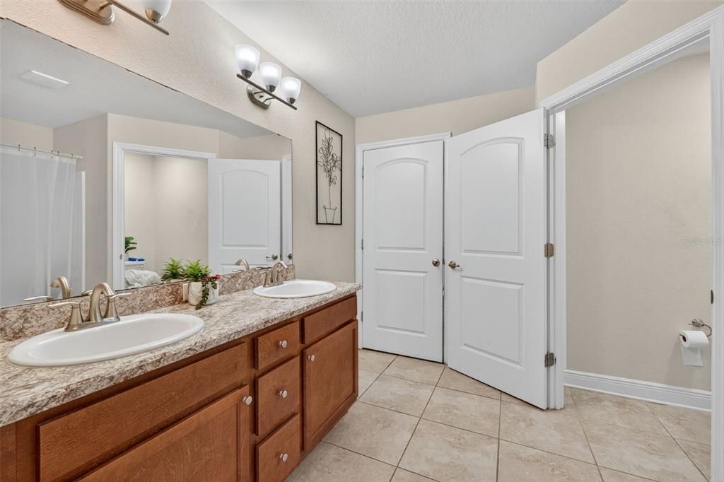 待售: $350,250 (4 贝兹, 3 浴室, 2257 平方英尺)