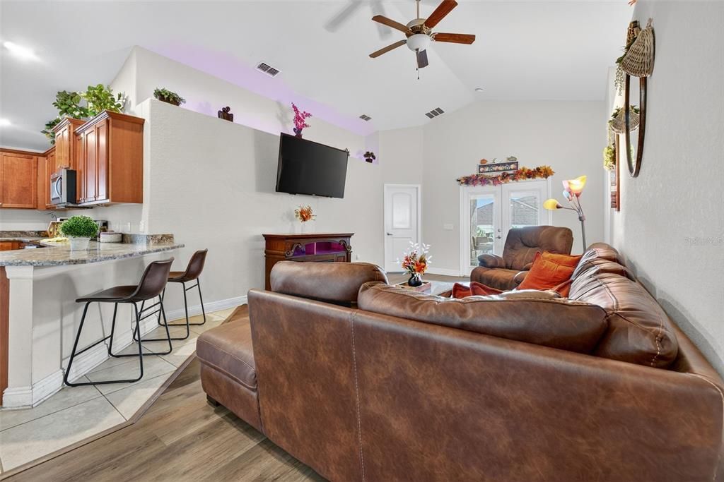 待售: $350,250 (4 贝兹, 3 浴室, 2257 平方英尺)