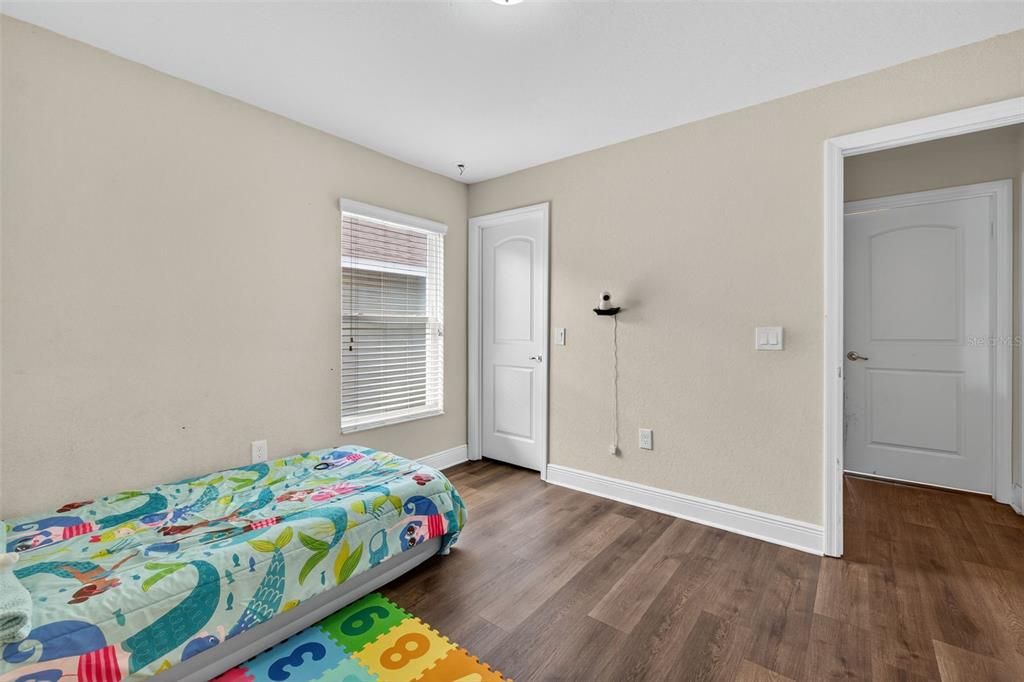 待售: $350,250 (4 贝兹, 3 浴室, 2257 平方英尺)