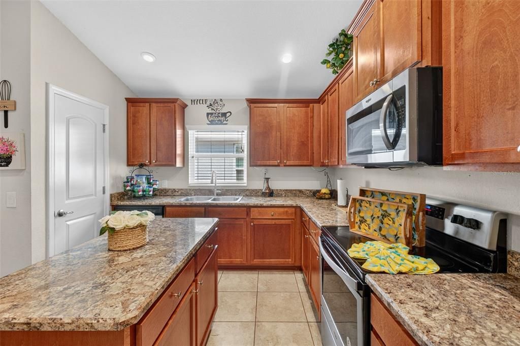 待售: $350,250 (4 贝兹, 3 浴室, 2257 平方英尺)