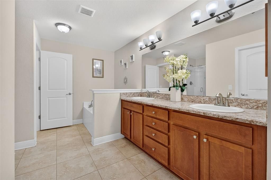 待售: $350,250 (4 贝兹, 3 浴室, 2257 平方英尺)