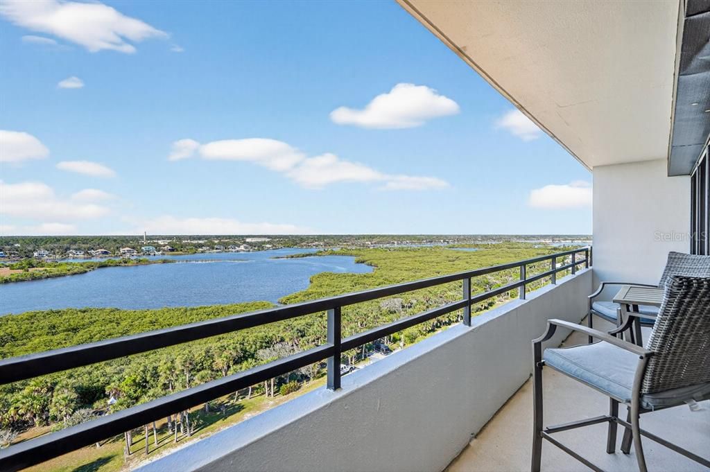 For Sale: $525,000 (2 beds, 2 baths, 1215 Square Feet)