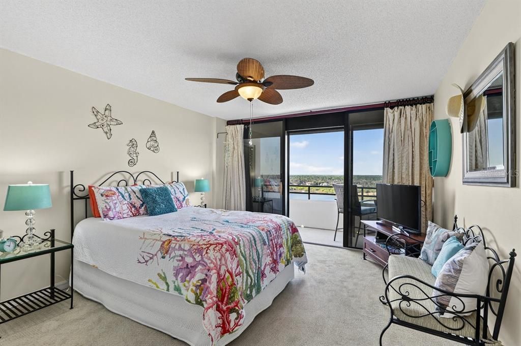 For Sale: $525,000 (2 beds, 2 baths, 1215 Square Feet)