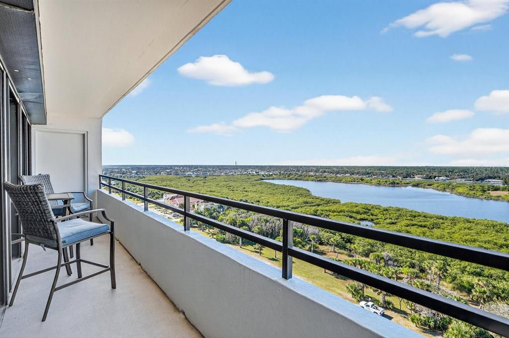 For Sale: $525,000 (2 beds, 2 baths, 1215 Square Feet)