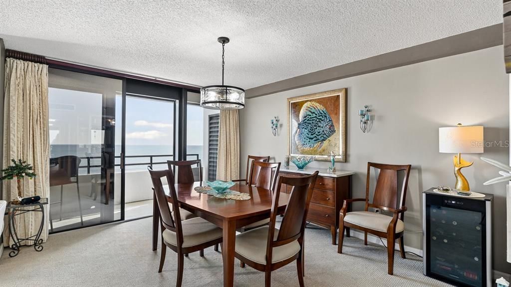 For Sale: $525,000 (2 beds, 2 baths, 1215 Square Feet)