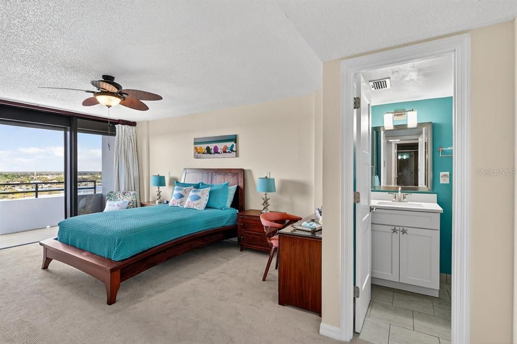 For Sale: $525,000 (2 beds, 2 baths, 1215 Square Feet)