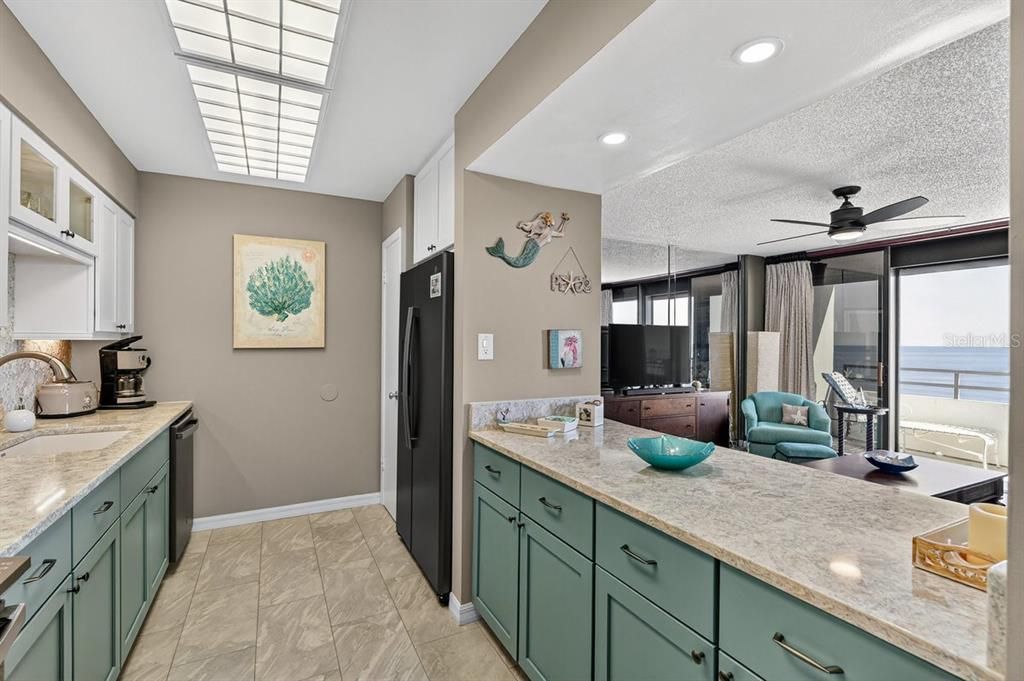 For Sale: $525,000 (2 beds, 2 baths, 1215 Square Feet)