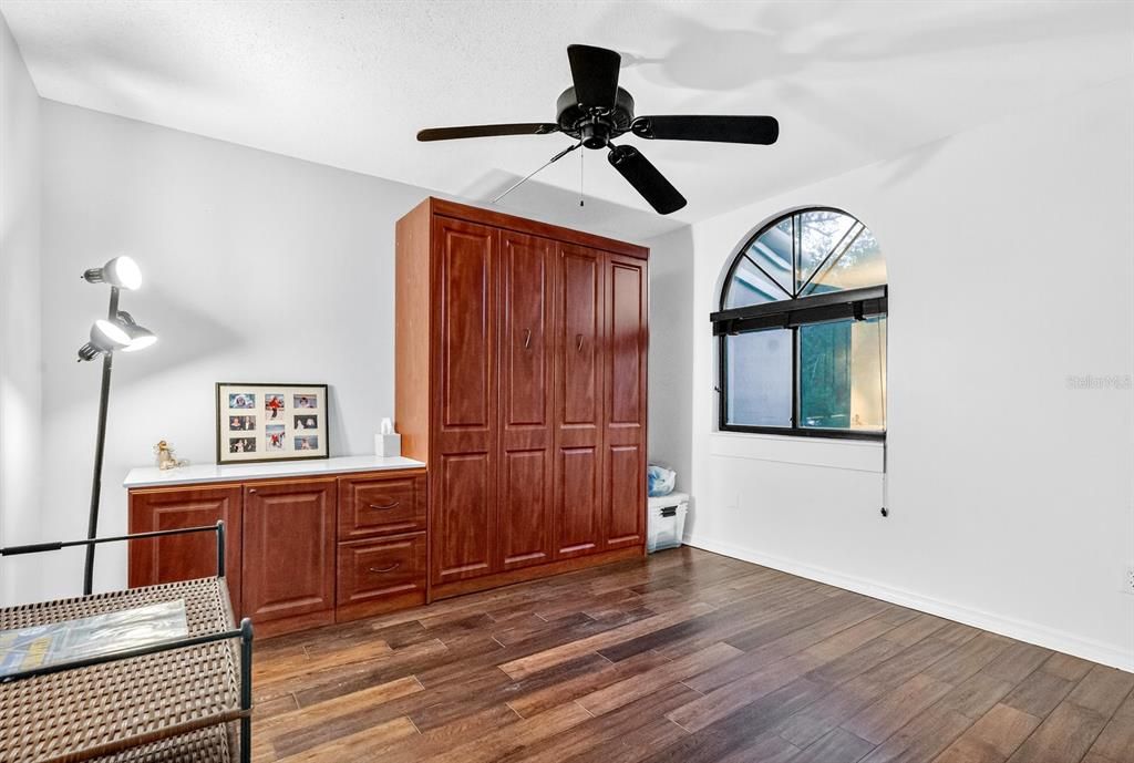 На продажу: $575,000 (3 спален, 2 ванн, 1734 Квадратных фут)