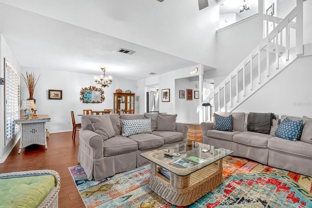 На продажу: $575,000 (3 спален, 2 ванн, 1734 Квадратных фут)