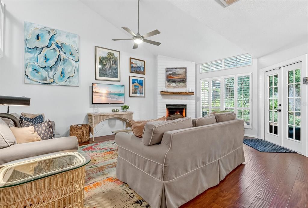 На продажу: $575,000 (3 спален, 2 ванн, 1734 Квадратных фут)