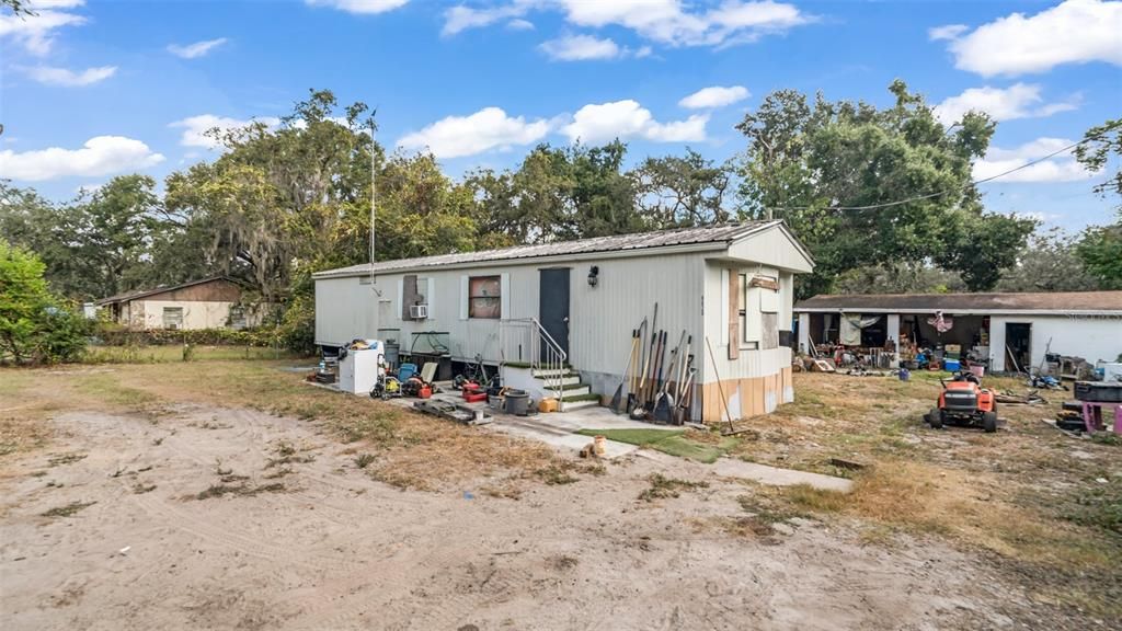 For Sale: $99,500 (2 beds, 1 baths, 672 Square Feet)