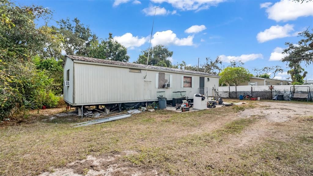 For Sale: $99,500 (2 beds, 1 baths, 672 Square Feet)