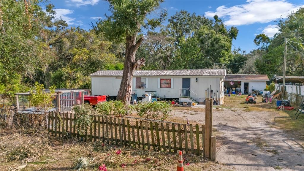 For Sale: $99,500 (2 beds, 1 baths, 672 Square Feet)