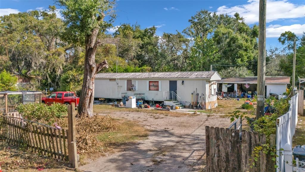 For Sale: $99,500 (2 beds, 1 baths, 672 Square Feet)